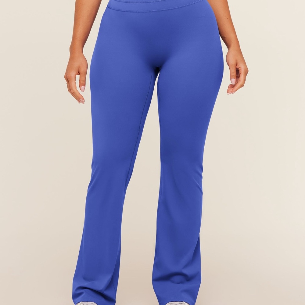 WHITNEY REGULAR
FLARED LEGGING
Size L